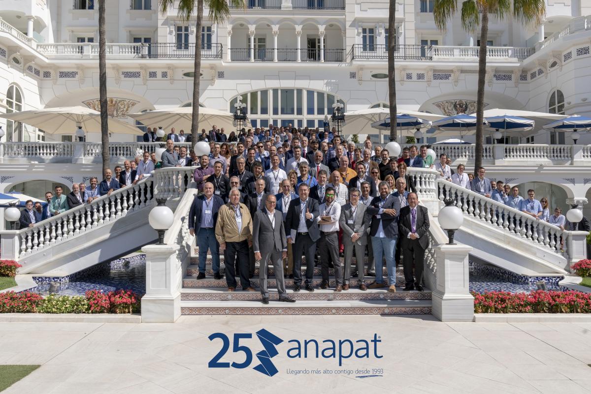 Foto de grupo de los asistentes a la 25.ª Convención de ANAPAT